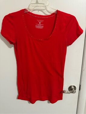 Victoria's Secret Red Scoop Neck Short Sleeve Tee size small
